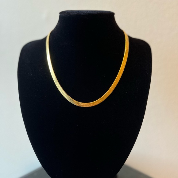 18” Gold Plated Herring Bone Necklace ✨ - Picture 6 of 9